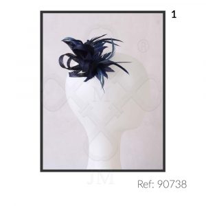 Tocado de lino y pluma