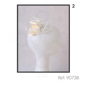 Tocado de lino y pluma