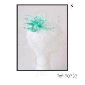 Tocado de lino y pluma