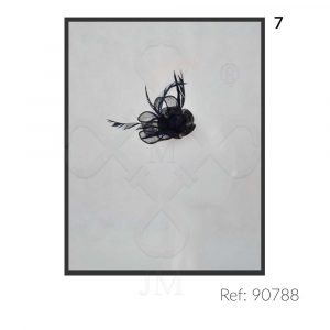 Tocado de lino y pluma