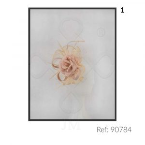 Tocado de lino y pluma