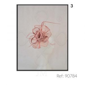 Tocado de lino y pluma